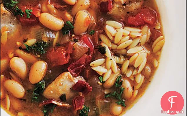 Zuppa di pollo e fagioli bianchi