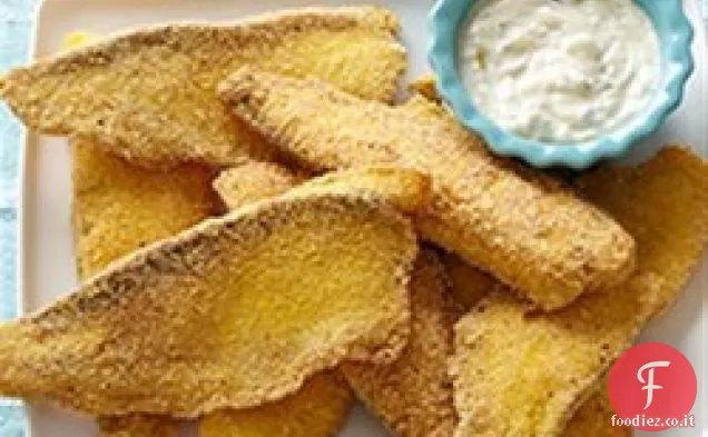 Pesce fritto in padella con salsa tartara Cajun