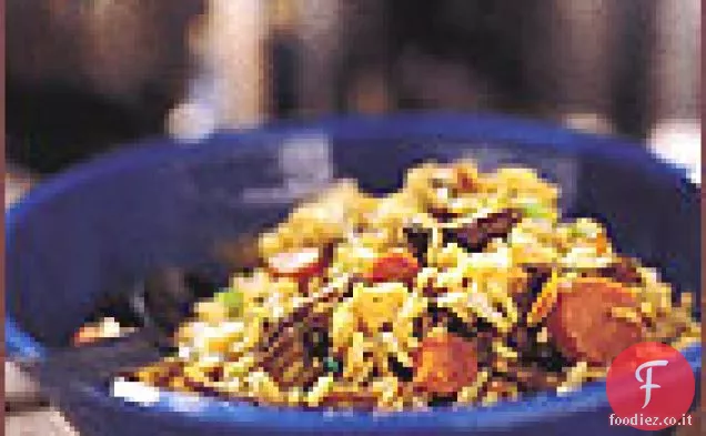 Riso fritto al curry con carne di manzo a scatti