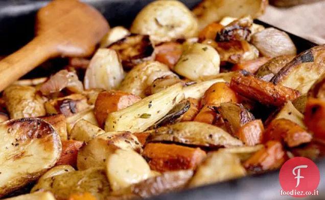 Patate arrosto, pastinaca e carote con salsa di rafano