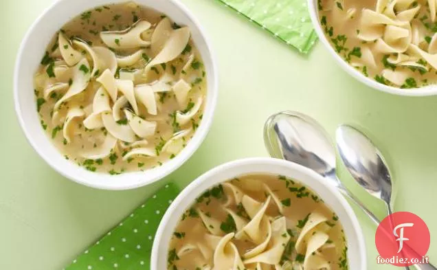 Zuppa di noodle di pollo
