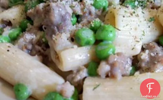 Pasta con Piselli e Salsiccia