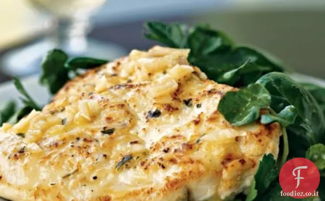 Scaloppine di pollo con insalata di erbe primaverili