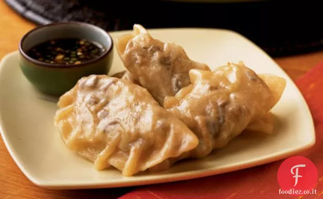 Gyoza vegetariano con salsa piccante