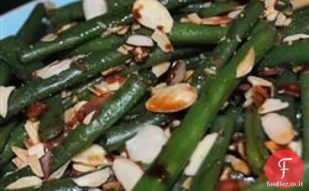 Insalata di fagioli verdi di mandorle tostate