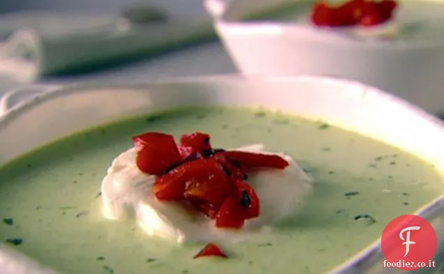 Zuppa di piselli e basilico