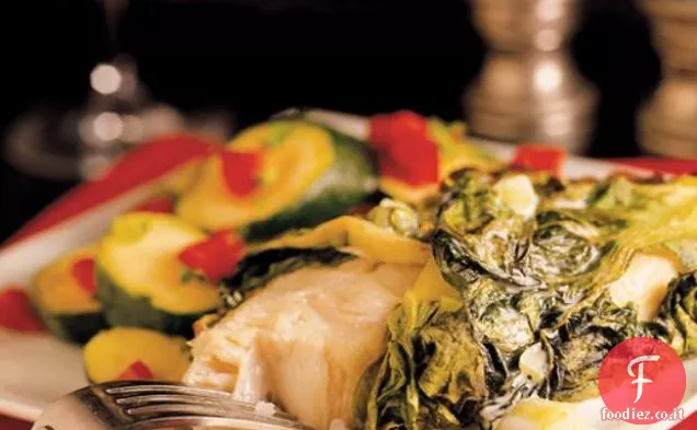 Halibut al forno avvolto in foglie di lattuga