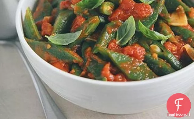 Fagioli con pomodoro, aglio e peperoncino