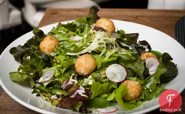 Ricetta insalata di formaggio di capra fritto