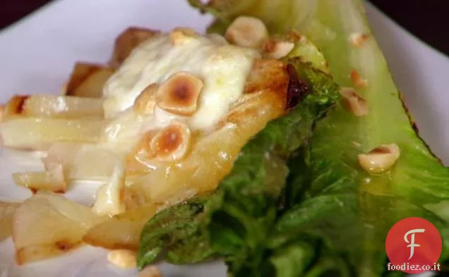 Insalata di Romaine Appassite con Pere Arrosto, Taleggio e Nocciole