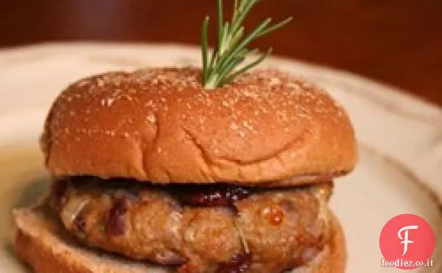 Hamburger di tacchino con Brie, mirtilli rossi e rosmarino fresco