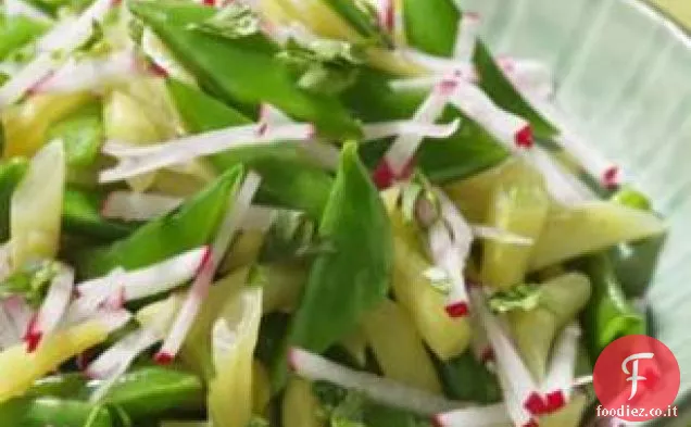 Insalata di piselli Snap con ravanello e lime