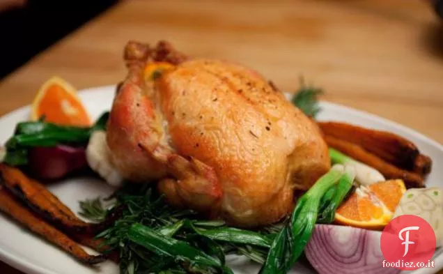 Pollo arrosto con salsa di anice stellato, carote allo zenzero e piselli