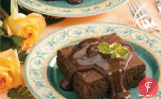 Torta al cioccolato con salsa fondente