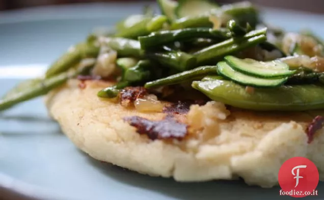 Arepas di Mozzarella oversize con verdure primaverili