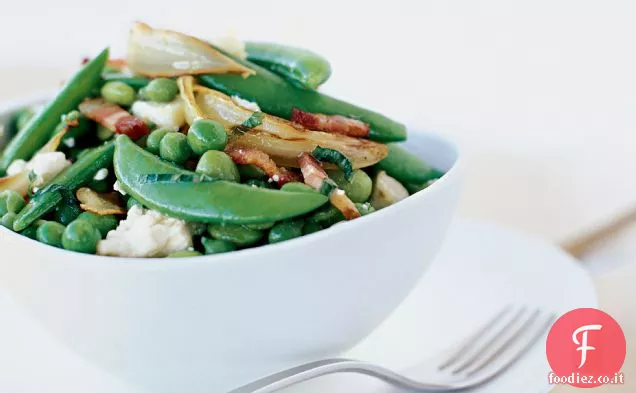 Insalata di Edamame e piselli con cipolle dolci e formaggio di capra