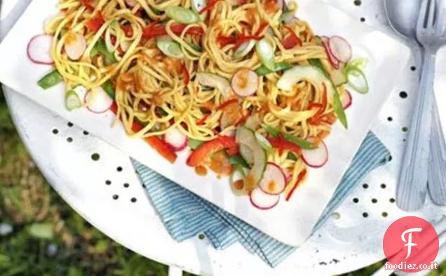 Insalata di noodle di arachidi