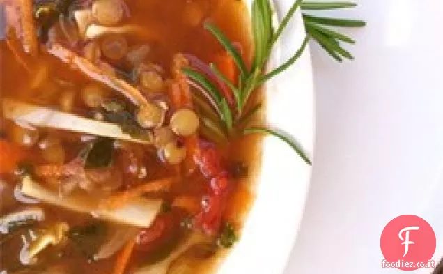 Zuppa abbondante di lenticchie e salsicce