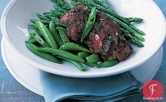 Filetto di agnello alla brace con asparagi e zucchero