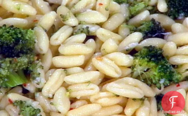 Cavatelli con Broccoli Saltati e Aglio