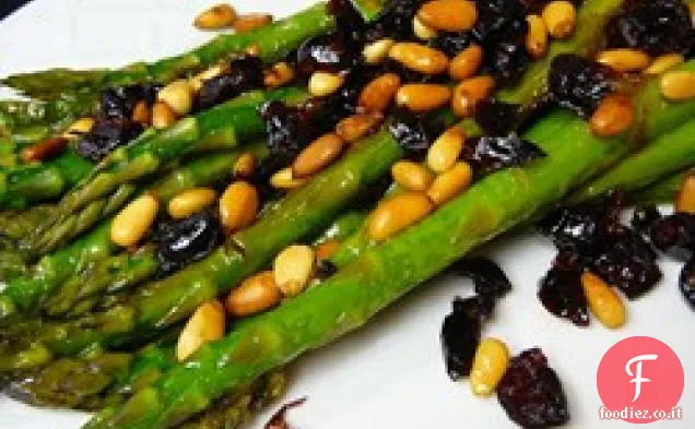 Asparagi con Mirtilli rossi e Pinoli