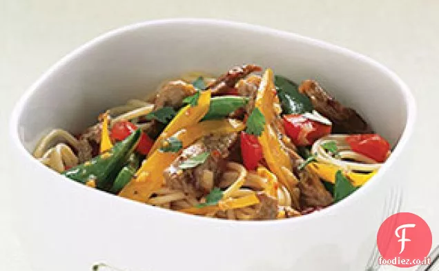 Manzo e tagliatelle con verdure fresche