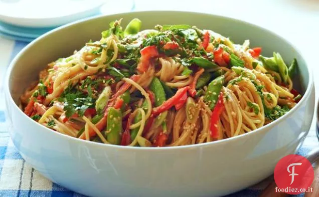 Insalata di noodle croccante