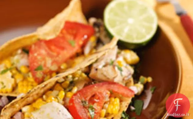 Tacos di pesce alla griglia con salsa arrosto di Cile e avocado
