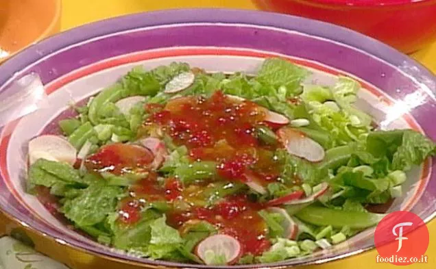 Insalata verde con condimento di pepe rosso