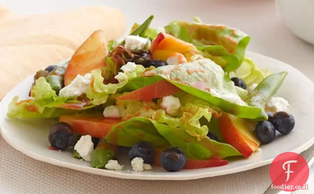 Insalata di pesche e verdure