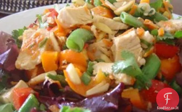 Insalata di pollo di mandorle