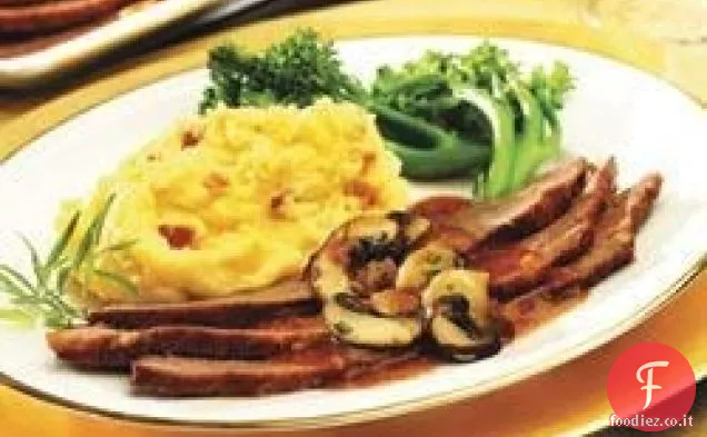 Petto di manzo con funghi e cipolline