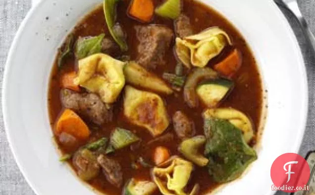 Stufato di tortellini di manzo italiano