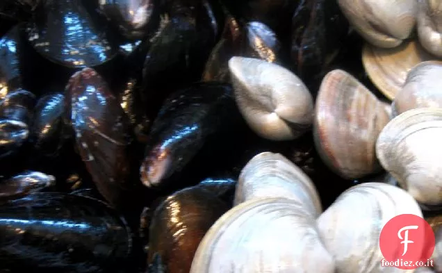 Cioppino con Pomodorini Arrostiti e Toast Aglio-Prezzemolo