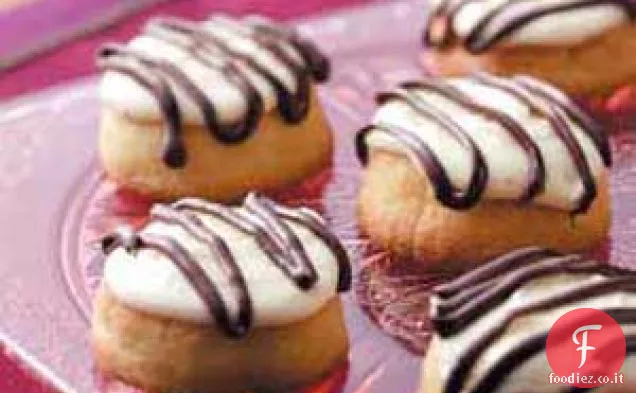 Biscotti ripieni di crema di formaggio