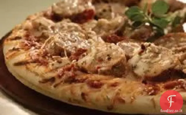 Pizza greca mediterranea alla griglia con pomodoro secco Salsiccia di pollo
