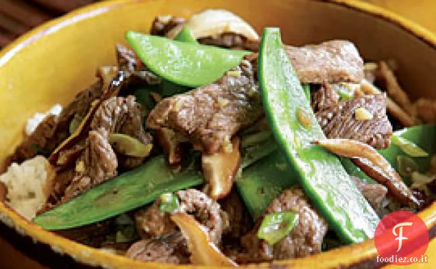 Manzo saltato in padella con piselli e shiitake