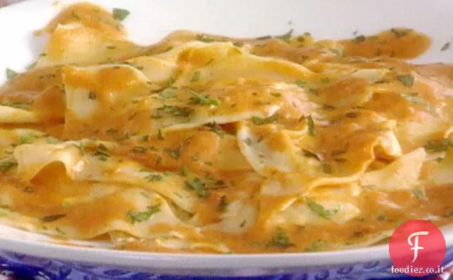 Ravioli di granchio in salsa di pomodoro cremosa