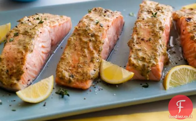 Salmone alla griglia con glassa di senape alle erbe