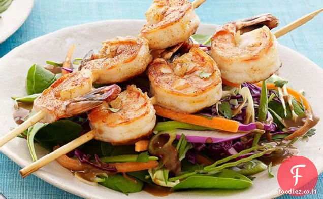 Insalata di sesamo asiatico con gamberetti anneriti