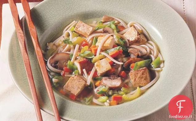 Gingery Brodo vegetale con Tofu e tagliatelle
