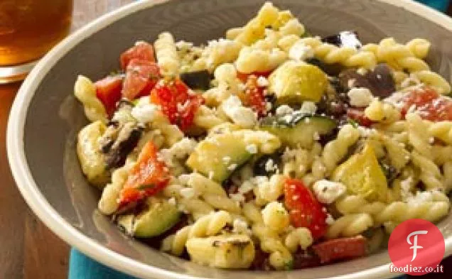 Insalata di pasta di verdure da giardino