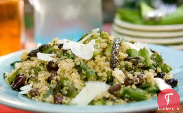 Insalata di Quinoa con Asparagi, Formaggio di Capra e Olive Nere