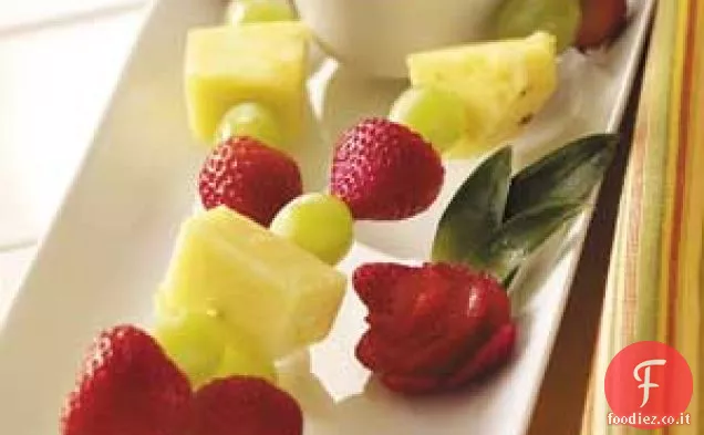 Spiedini di frutta con tuffo senza lattosio