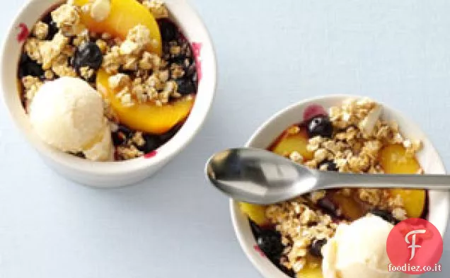 Frutta e muesli croccante con yogurt