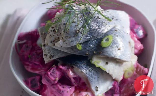 Insalata di aringhe con patate e barbabietole
