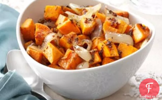 Insalata di patate dolci arrosto e cipolla