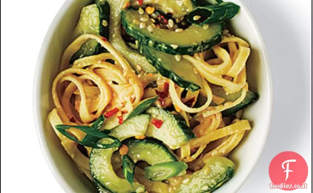 Pasta piccante Insalata di cetrioli