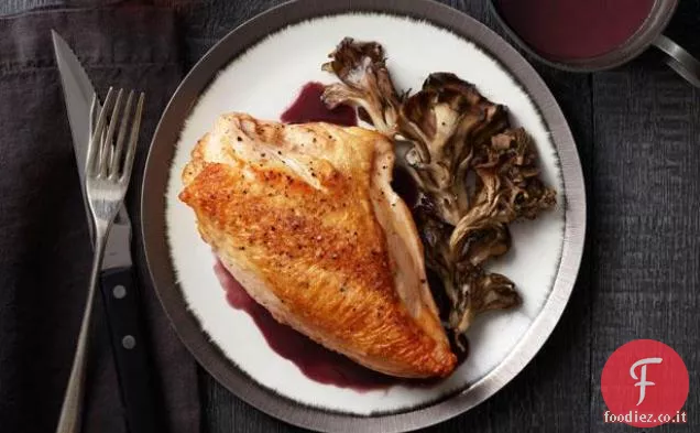 Pollo arrosto e funghi con salsa di vino rosso
