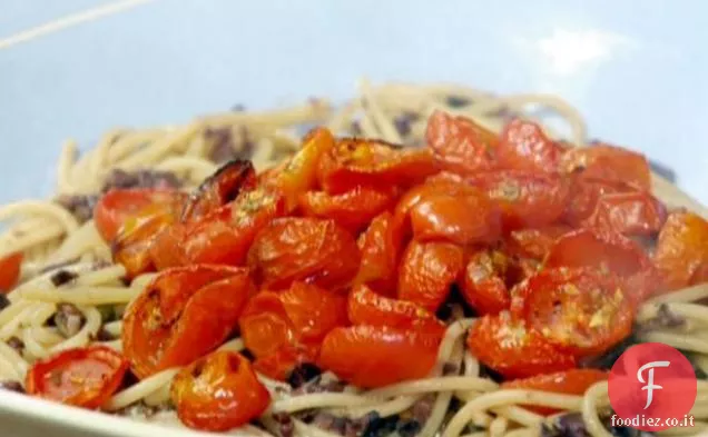 Spaghetti con salsa di Tapenade e pomodori arrostiti